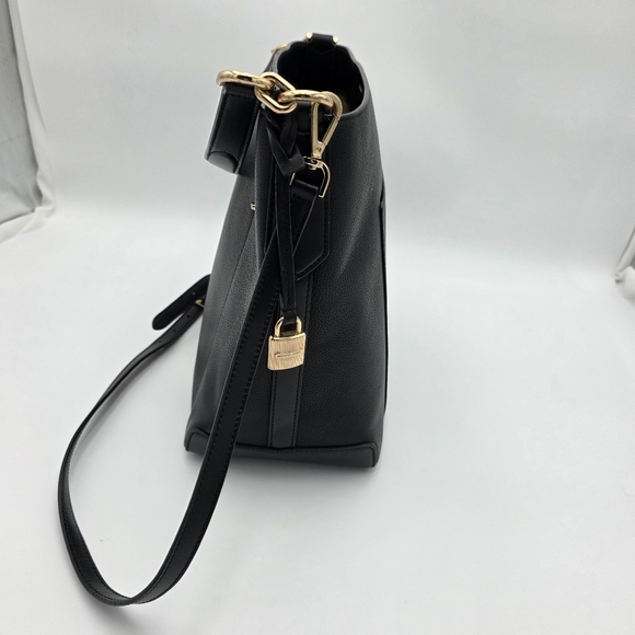 Michael Kors Black Hayes Bucket Bag - Picture 3 of 10